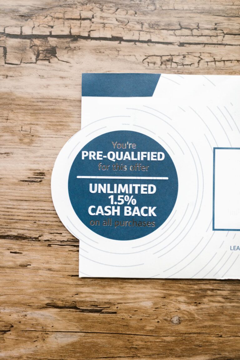Programa de cashback: envelope com oferta de dinheiro de volta nas compras