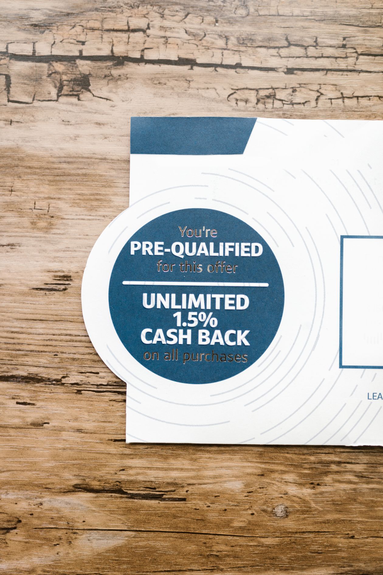 Programa de cashback: envelope com oferta de dinheiro de volta nas compras