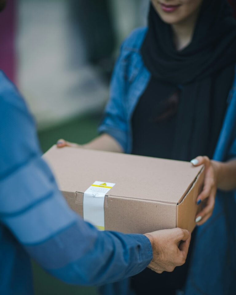Remessa Conforme: encomenda internacional entregue em caixa de papelão